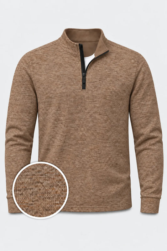 Camelbrauner Golf-Pullover aus strukturiertem Melange-Strick mit Viertelreißverschluss