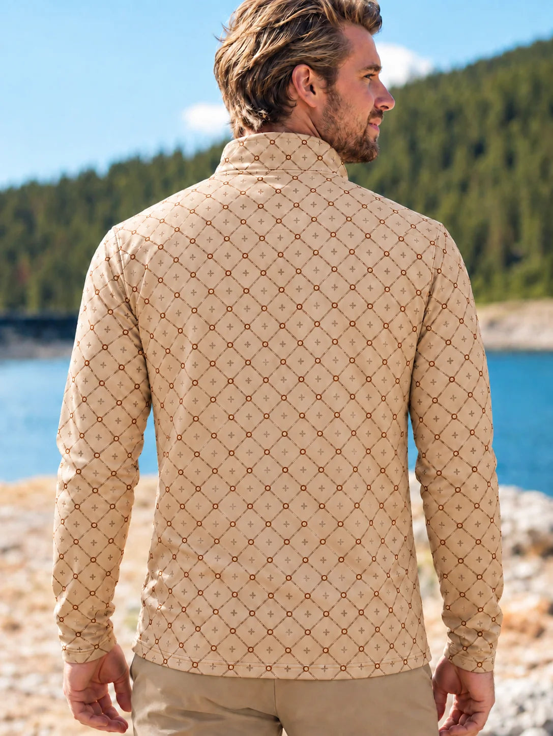 Beigefarbener Performance-Golfpullover mit geometrischem Muster und Viertelreißverschluss