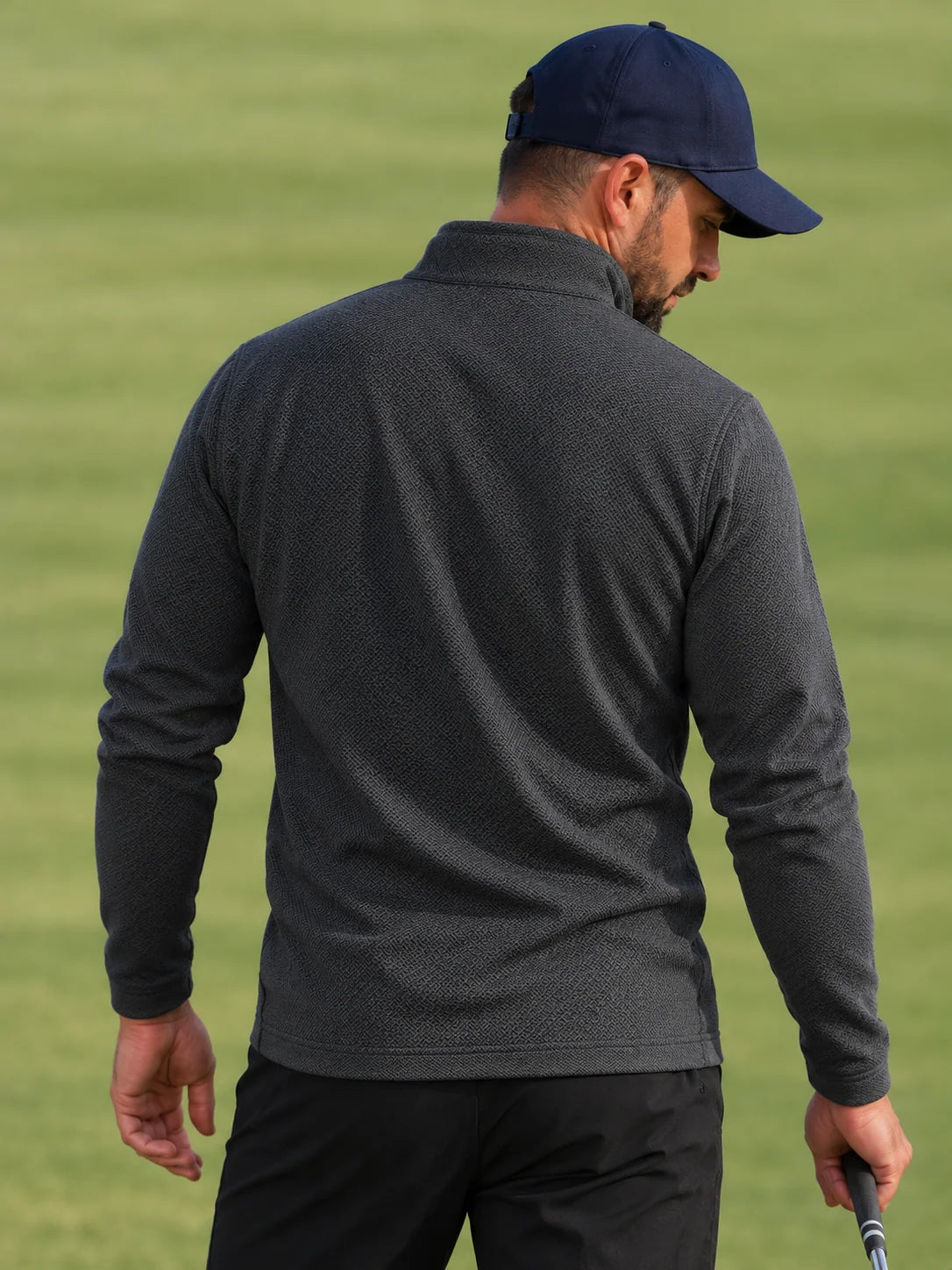 Golf-Pullover aus Funktionsmaterial in Anthrazitgrau mit feiner Mikrorippstruktur und Viertelreißverschluss