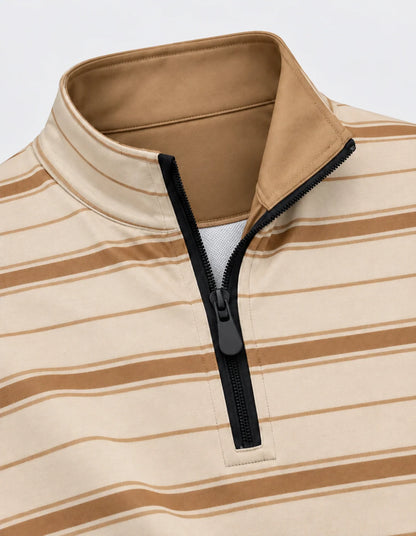 Golf-Pullover in Elfenbein mit kamelfarbenen Nadelstreifen und Viertelreißverschluss aus Funktionsmaterial