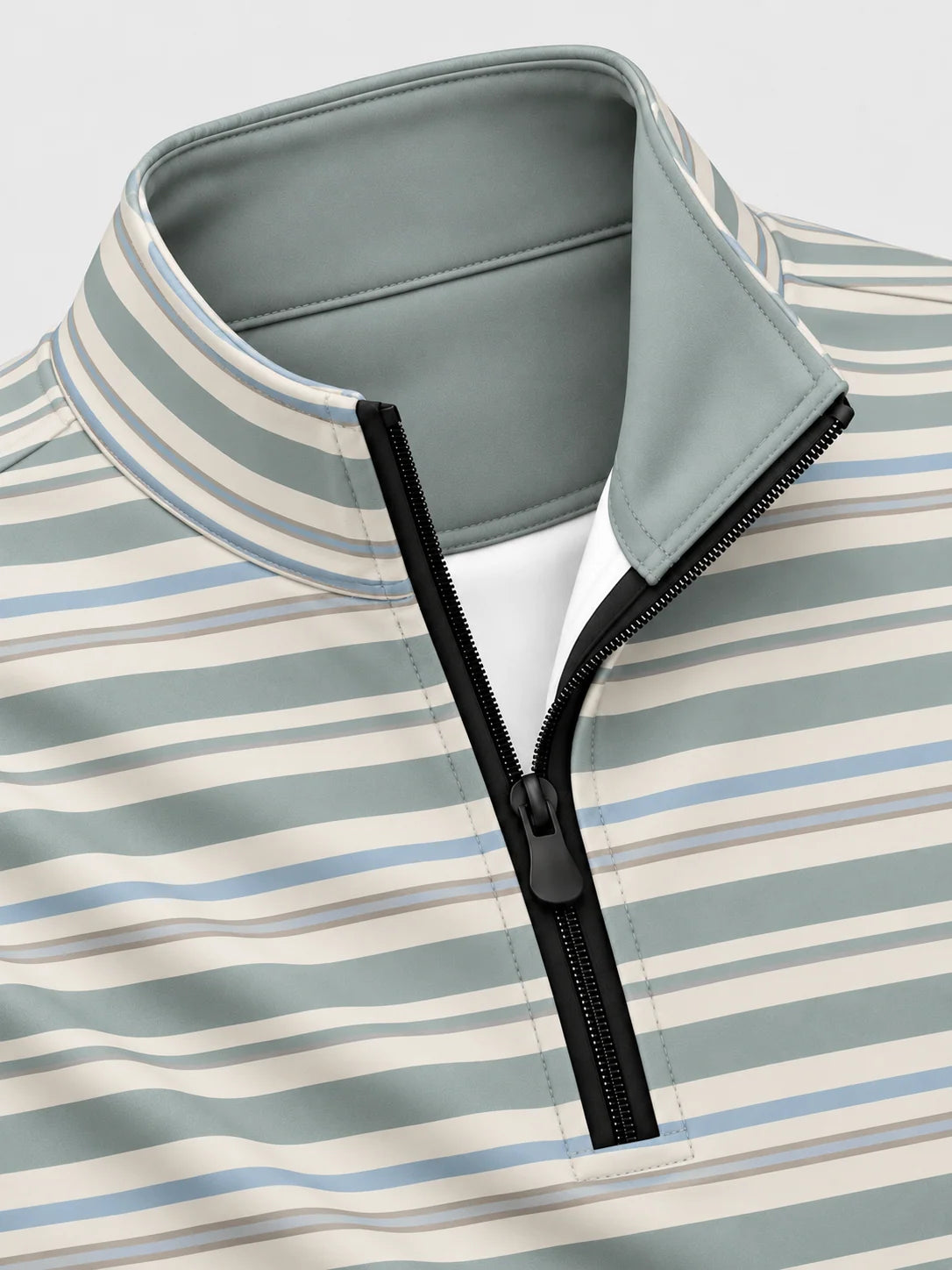 Golfpullover in Salbeigrün mit mehrfarbigem Streifenmuster und Viertelreißverschluss