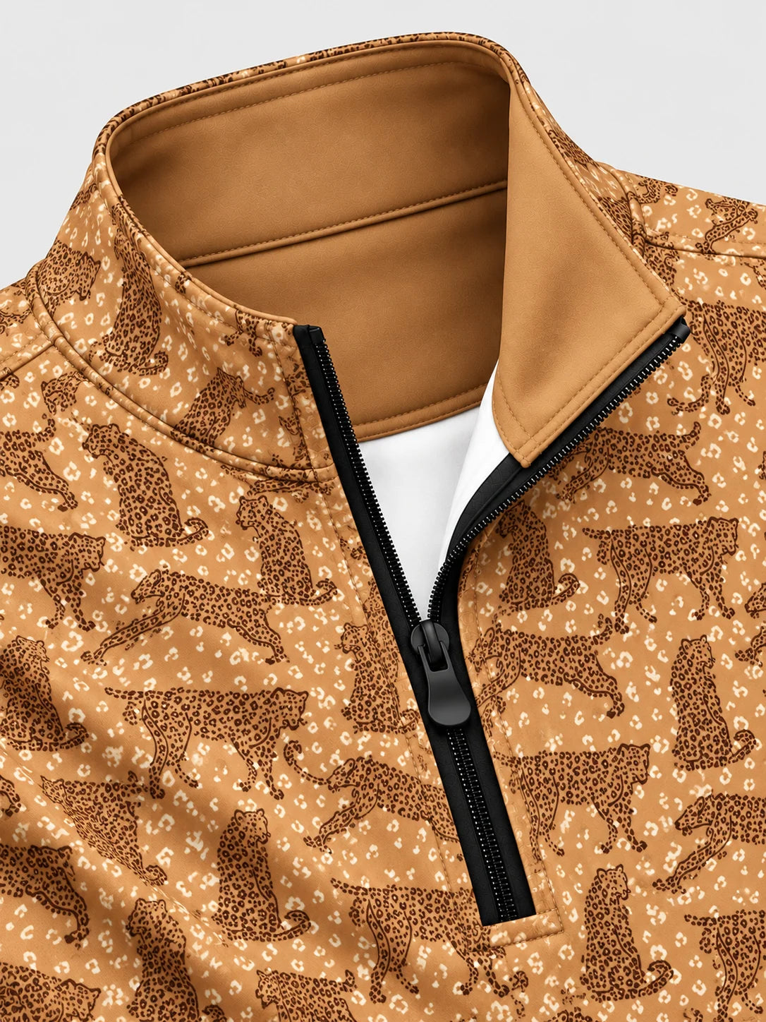 Performance-Pullover in Camel mit Leopardenmuster und Viertelreißverschluss