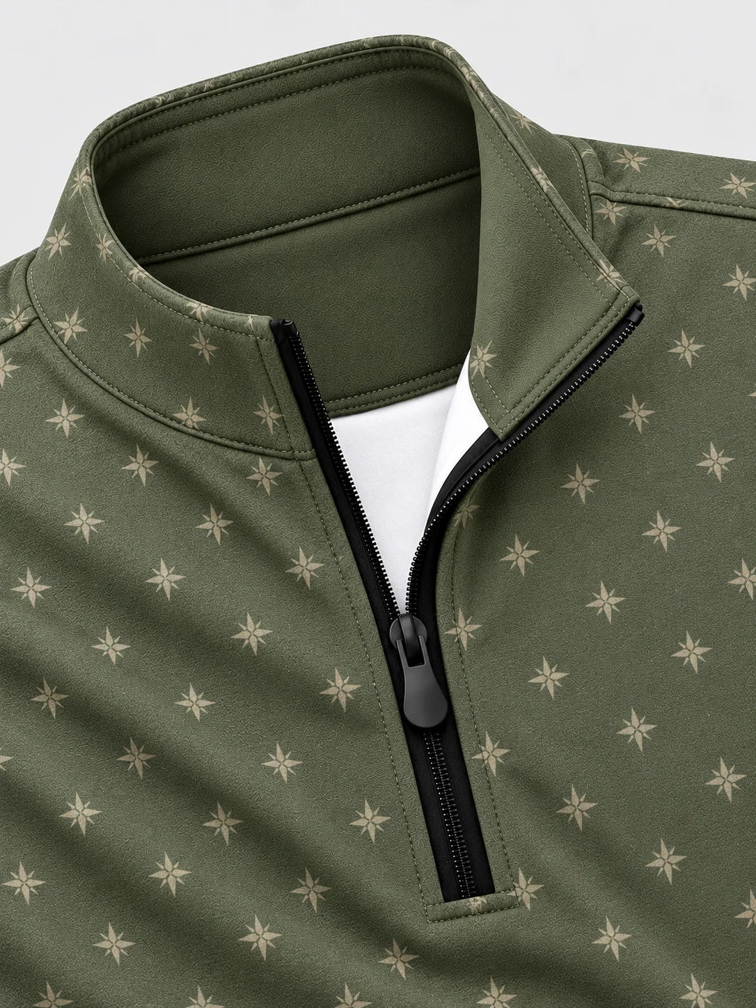 Golfpullover mit Sternenmuster in Olivgrün, Funktionsmaterial und Viertelreißverschluss