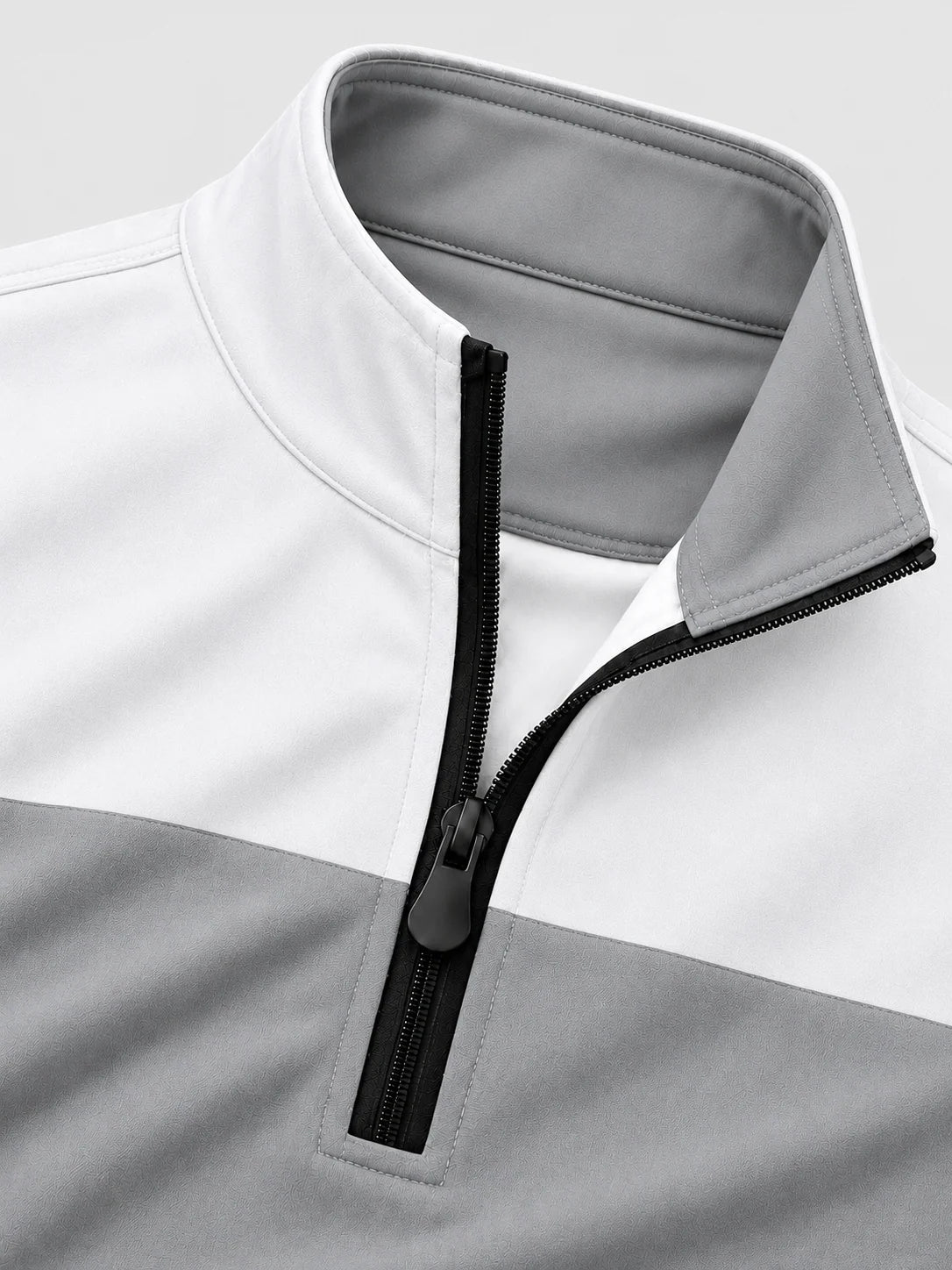 Grauer Golf-Pullover mit Farbblockdesign und kurzem Reißverschluss