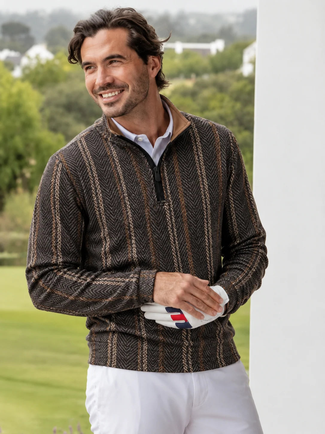 Golf-Pullover aus Funktionsmaterial in Anthrazitbraun mit Fischgrätstreifenmuster und Viertelreißverschluss