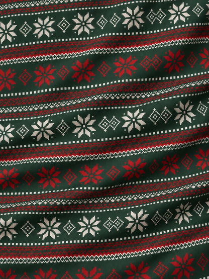 Golfpullover in Waldgrün mit weihnachtlichem Fair-Isle-Muster und Viertelreißverschluss