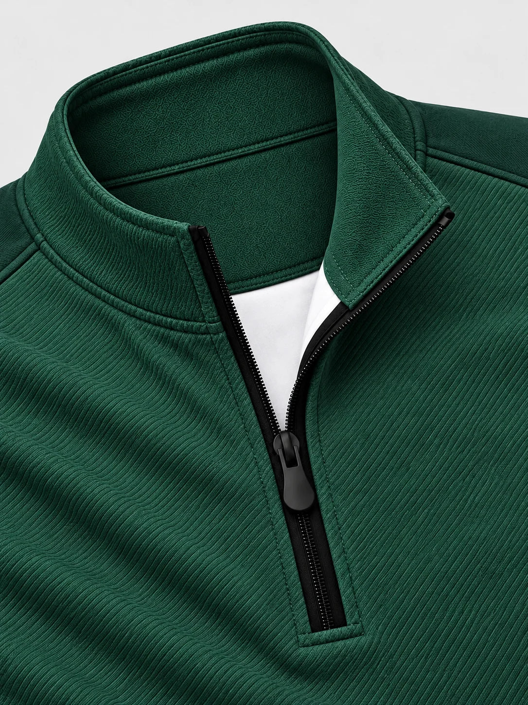 Golf-Pullover aus Funktionsmaterial in Waldgrün mit diagonaler Rippstruktur und Viertelreißverschluss