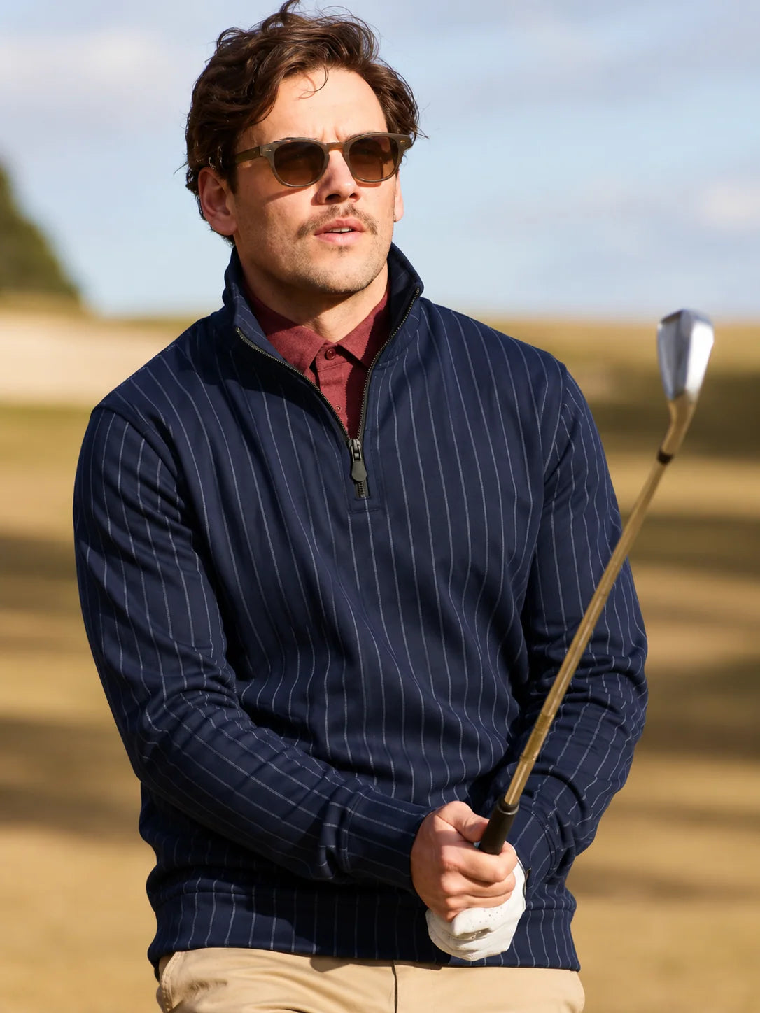 Performance-Golfpullover in Marineblau mit Nadelstreifen und Viertelreißverschluss
