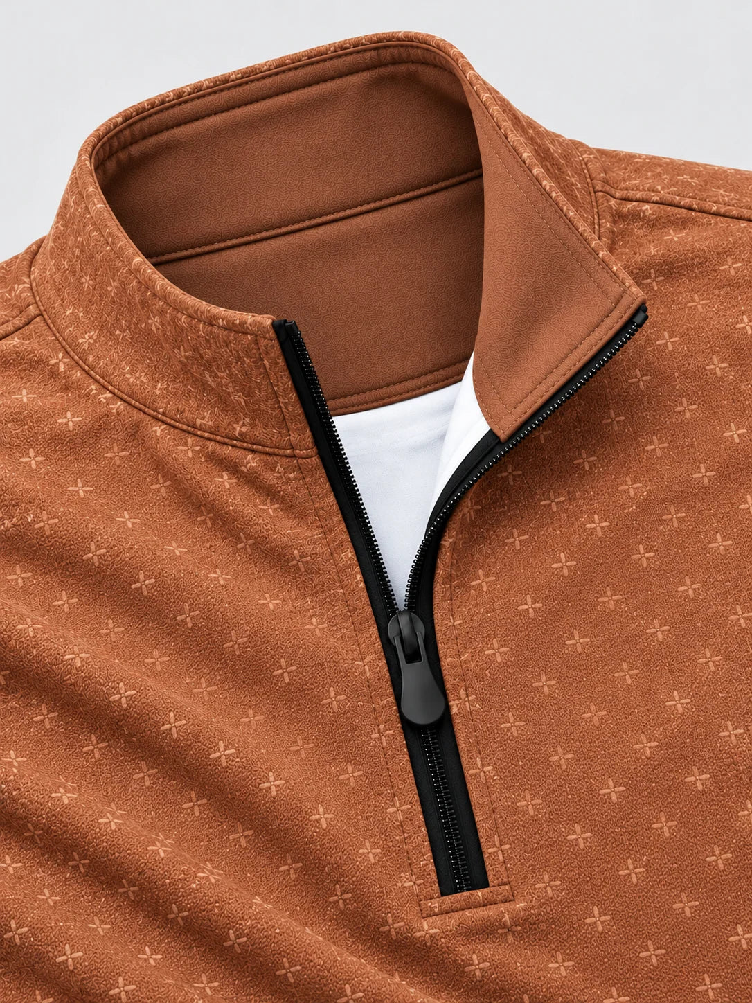 Golfpullover mit Mikro-Kreuzmuster in Terrakotta, Funktionsmaterial und Viertelreißverschluss