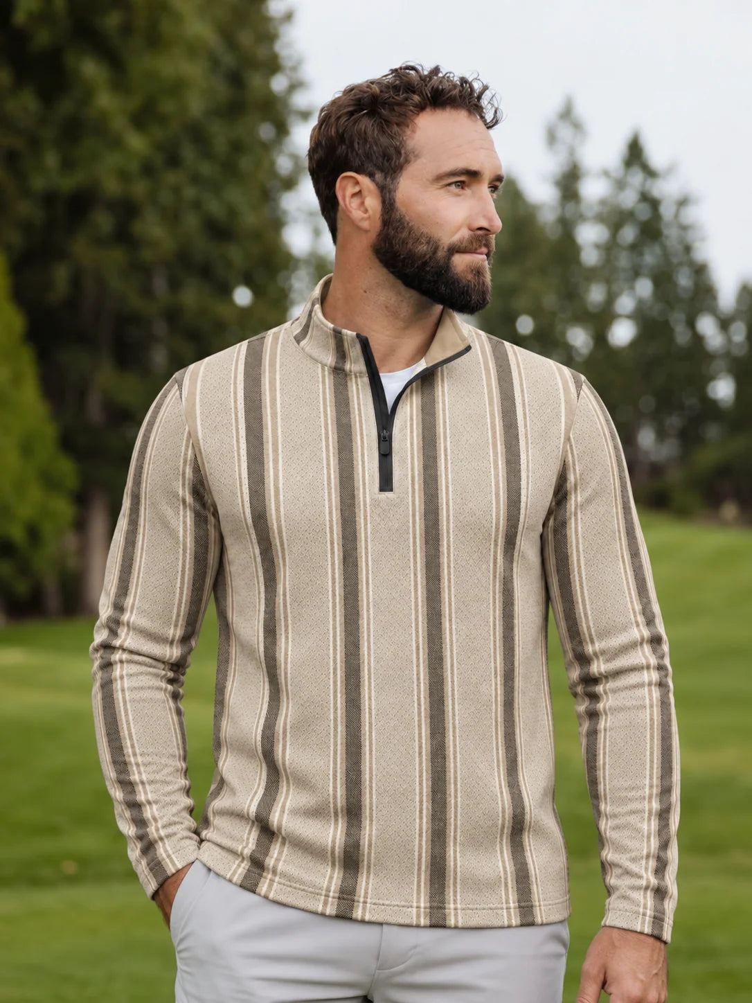 Sandfarbener Quarter-Zip-Pullover mit Streifenmuster