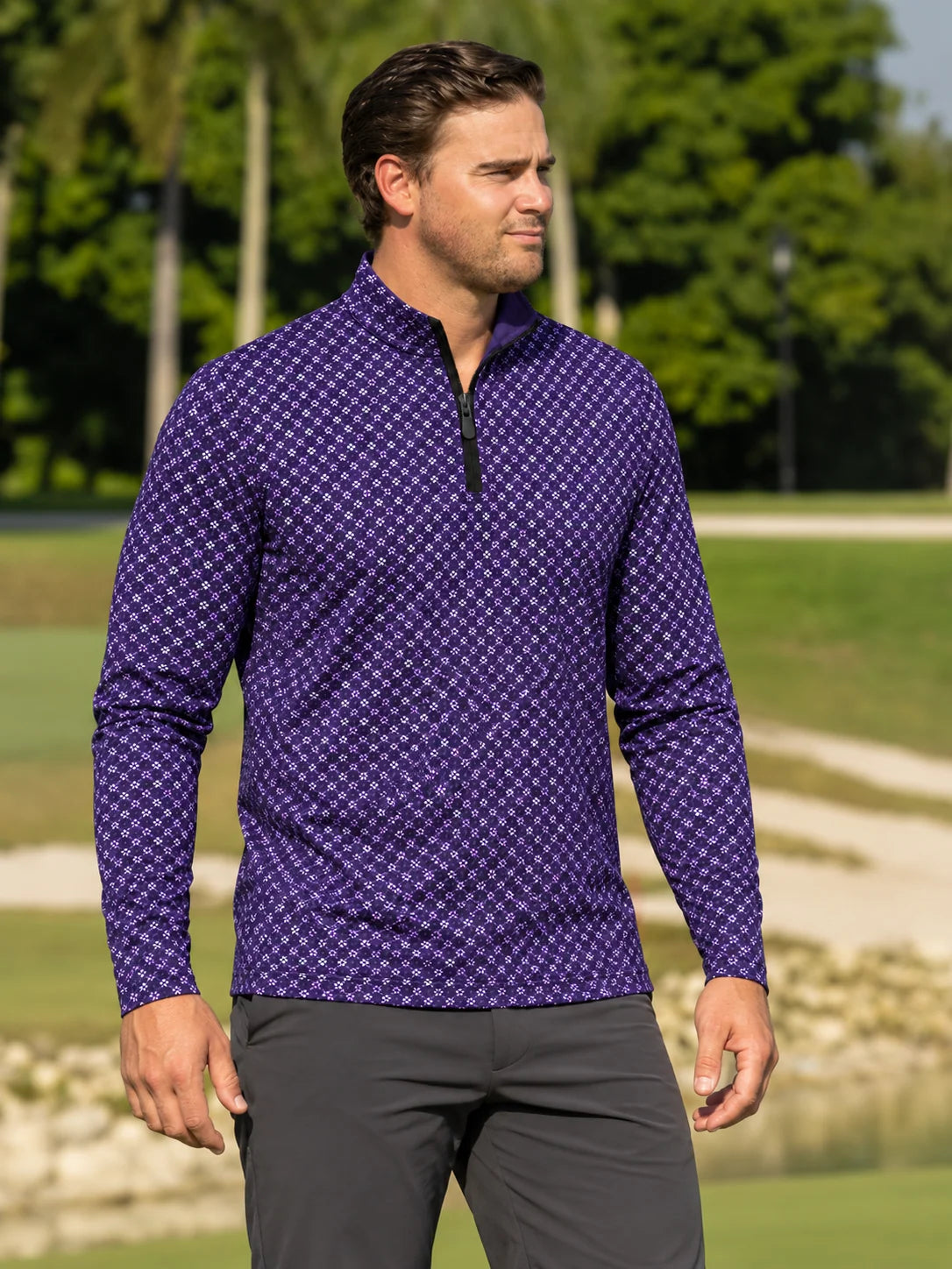 Dunkellila Golf-Pullover mit floralem Mini-Muster und Viertelreißverschluss aus Funktionsmaterial