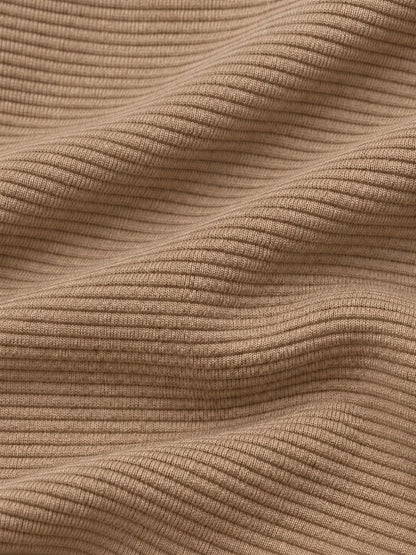 Golfpullover mit horizontaler Rippstruktur in Sandbeige, Funktionsmaterial und Viertelreißverschluss