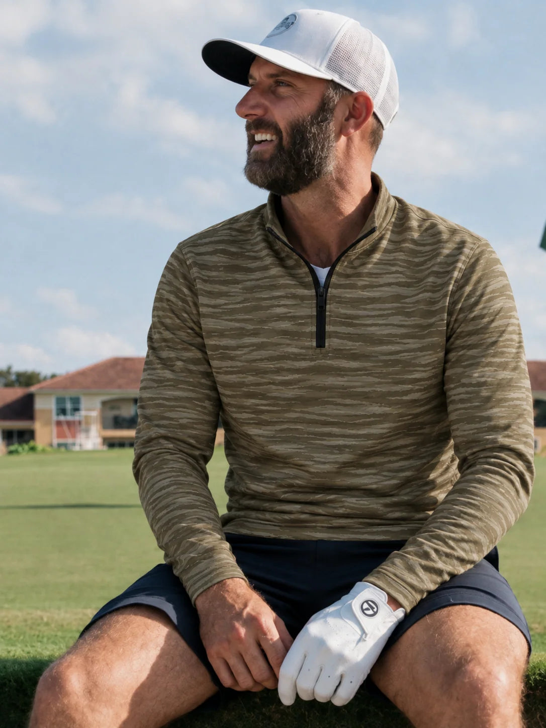 Olivgrüner Performance-Quarter-Zip-Pullover mit dezenten Schattenstreifen