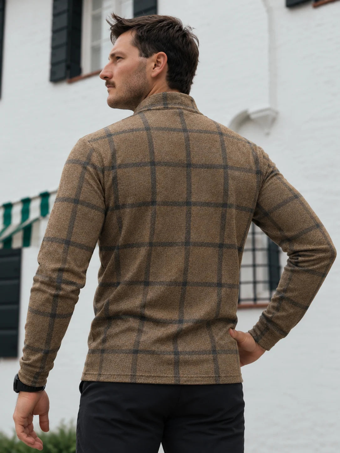 Golf-Pullover aus Funktionsmaterial in Kamelbraun mit Fensterkaromuster und Viertelreißverschluss