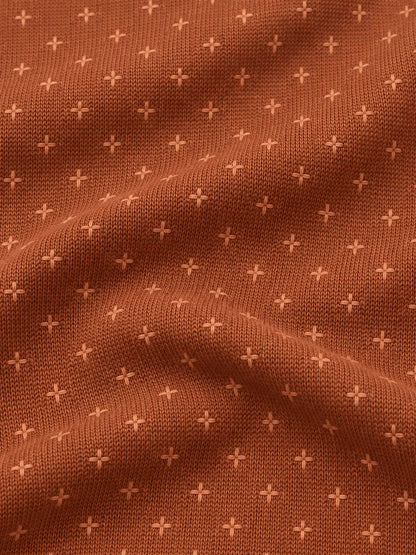 Golfpullover mit Mikro-Kreuzmuster in Terrakotta, Funktionsmaterial und Viertelreißverschluss