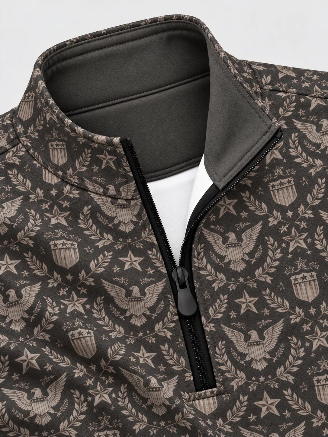Anthrazitgrauer Golf-Pullover mit Adlerwappen- und Lorbeerkranzmuster und Viertelreißverschluss
