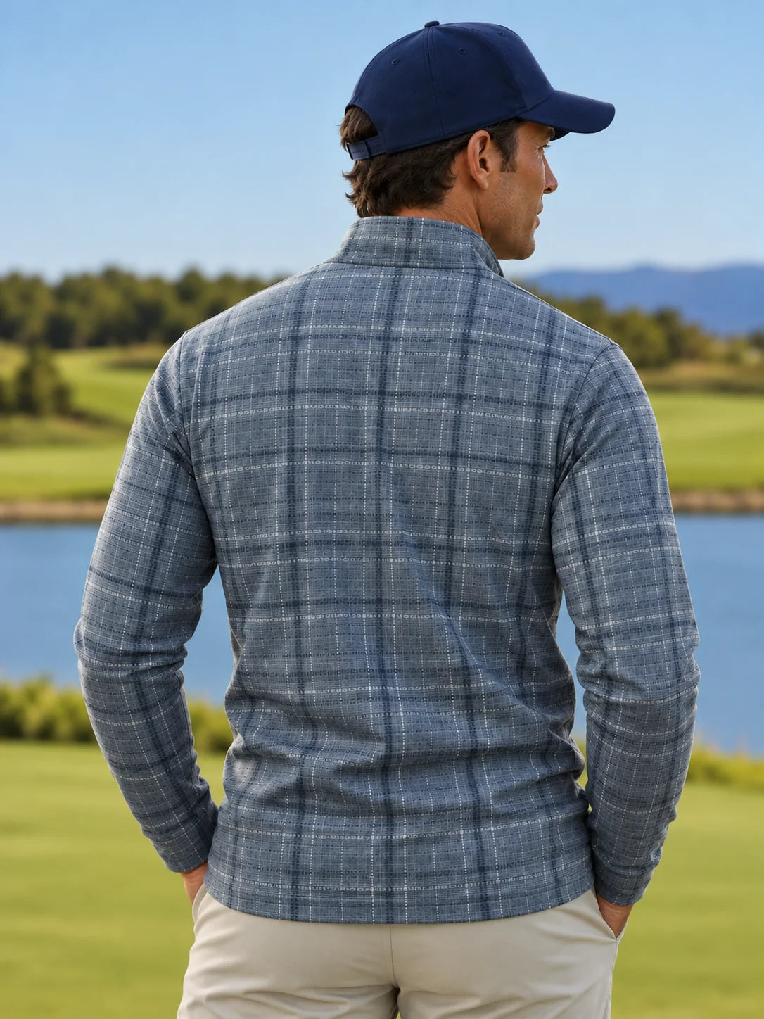 Golf-Pullover aus Funktionsmaterial in Staubblau mit gekreuztem Karomuster und Viertelreißverschluss