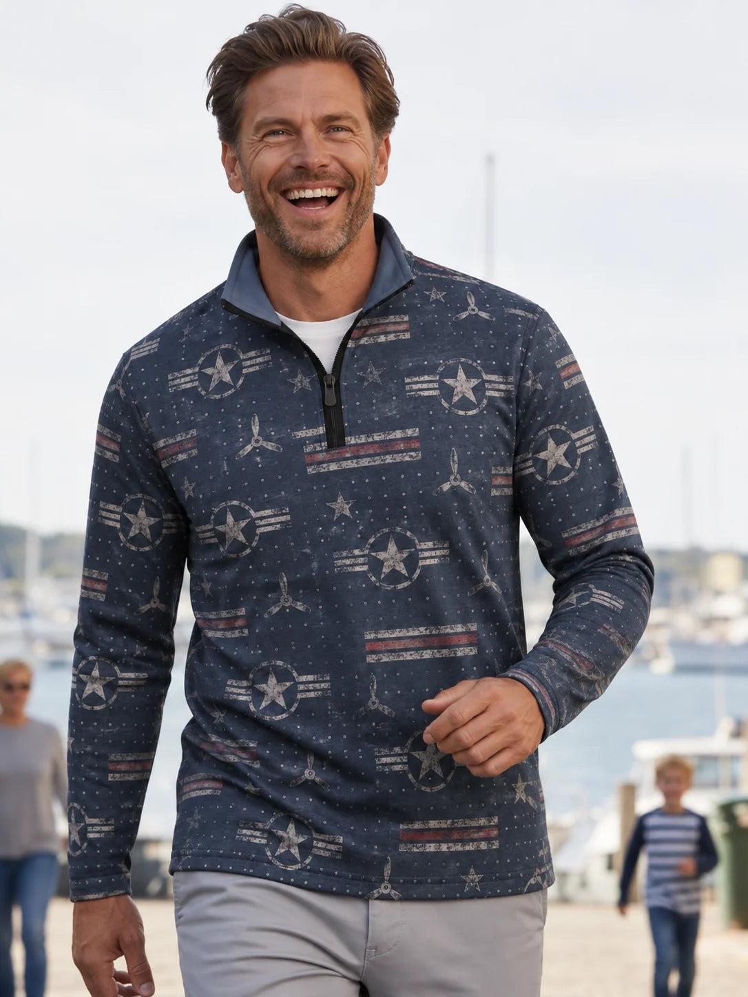 Marineblauer Golfpullover mit Luftfahrtmotiv und Viertelreißverschluss