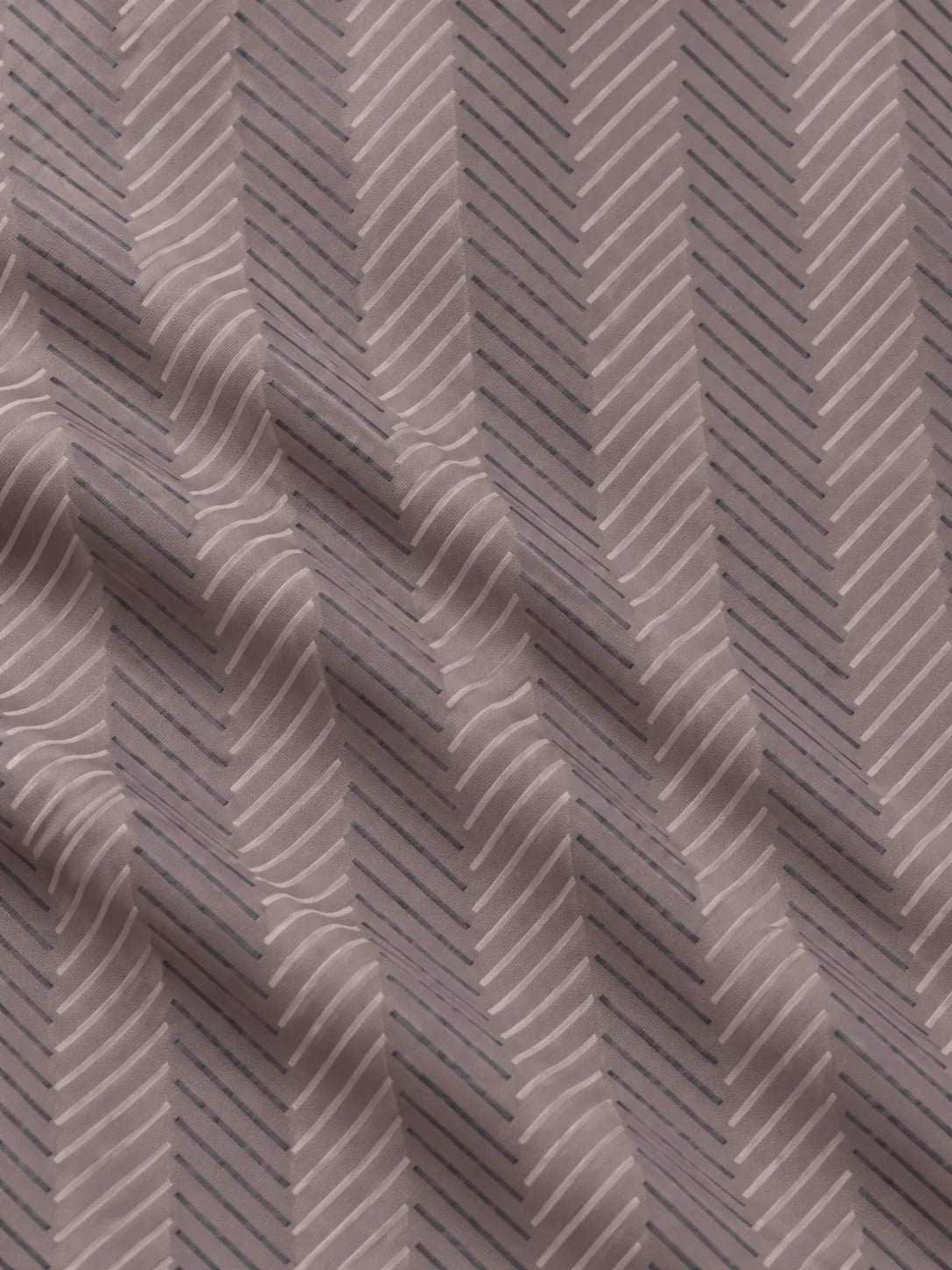 Golf-Pullover in Taupe mit Fischgrätmuster und kurzem Reißverschluss