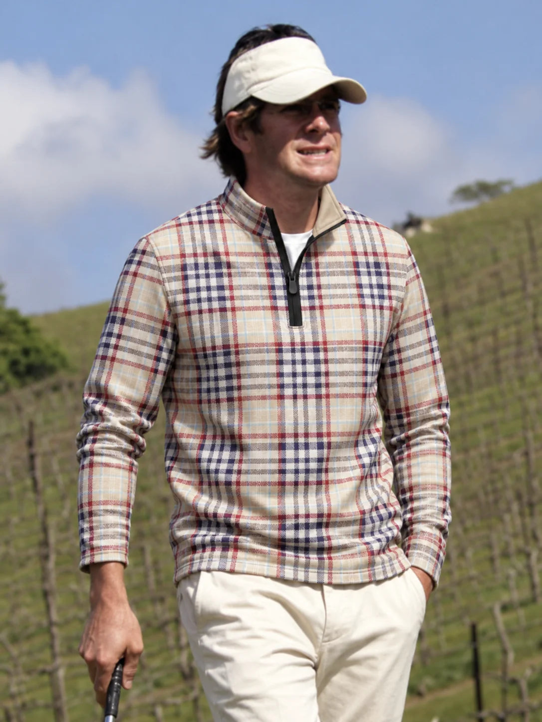 Cremefarbener Golf-Pullover mit Tartan-Karomuster und Viertelreißverschluss