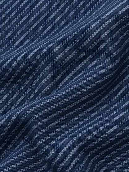 Golf-Pullover mit Viertelreißverschluss und diagonalem Streifenmuster in Marineblau